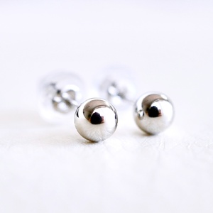 【ジュエリー】Pt900 プラチナ 地金 シンプル ボール ピアス (4mm) 保証書付 KO-0002 242-008-a