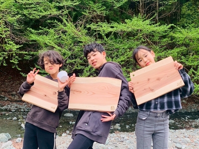 【貸切キャンプ】町産材のまな板作り体験・２枚分・ペガススの家【１泊２日・４名】【 体験 チケット 旅行 キャンプ アウトドア 神奈川県 山北町 】