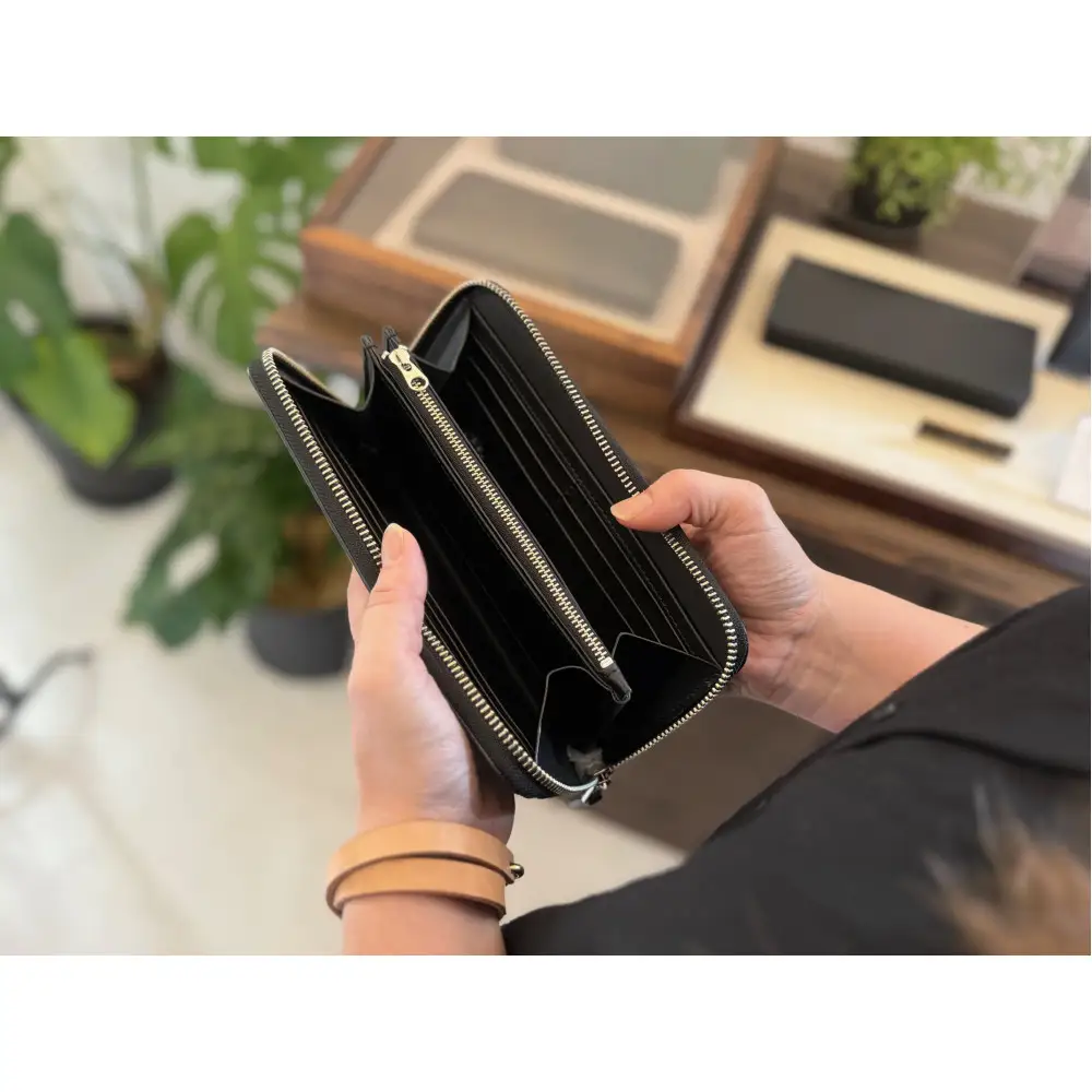 革職人が作った牛革ラウンドファスナー長財布［BLK］