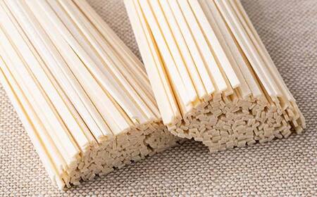 FYN6-314 【玉谷製麵所】月山うどん 60人前(180g×30袋) 山形県産小麦石臼挽き全粒粉10％使用！ 饂飩 うどん ウドン 乾麺 麺 めん 個包装 小分け 国内製造 大容量 保存食 備蓄 簡単 調理 贈答 贈り物 ギフト プレゼント 中元 歳暮 自宅 家庭 山形県 西川町 月山