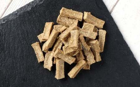 《2回定期便》 【骨までホロっと】生ほっけすてぃっく 約75g 合計150g ペット 愛犬 犬 いぬ 愛犬 わんちゃん ワンちゃん 魚 お魚 さかな えさ 餌 チップ ほっけ ホッケ カルシウム ヘルシー おやつ 北海道 小樽市 常温