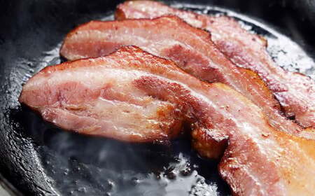 ビールによく合うセット （城川七味ベーコンミニ ・ パストラミスライス ・ 城川ガーリックベーコンミニ ・ ペッパーウインナー ・ やわらかいサラミ） ベーコン パストラミ ベーコン ウインナー サラミ セット 豚肉 豚 ポーク 牛肉 牛 お肉 肉 グルメ おつまみ 愛媛県 冷蔵 （909）