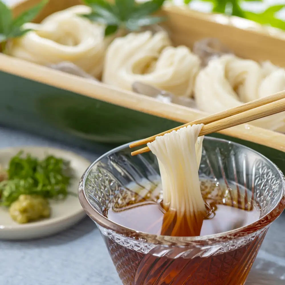四日市認定地場特産品【泗水十貨店（しすいじっかてん）】九鬼太白純正胡麻油使用　手延べそうめん（５束）手提げ袋付き