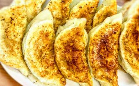 ＼もちもちジューシー！／おおきな手作り冷凍餃子10個 小分け 冷凍 餃子 ぎょうざ ギョーザ 豚肉 中華 惣菜 食品 自宅 家庭 焼くだけ 簡単 調理 栃木県 足利市  F7Z-1711