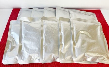 015-1142x1 おいしくモリモリ豊後大野カレー 家庭用 10袋 計1.8kg ／ カレー 椎茸 しいたけ シイタケ さつまいも 紅はるか 野菜 レトルト 常備用 非常食 保存食 国産 九州 常温
