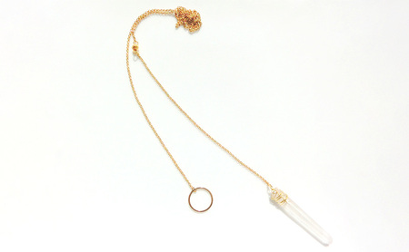 crystal point necklace ネックレス 天然石 1個 [Q]handmadejewely【クリスタル シャープ ロング シンプル クール リング 可愛い ギフト プレゼント ハンドメイド ジュエリー 手作り  職人 上品 華やか  ドレス 大人の雰囲気  ラッピング 母の日 結婚式】