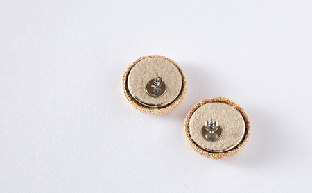 ピアス 希少素材 アバカ織のピアス シルバー アクセサリー ファッション 天然繊維 アバカ 金糸 シンプル 大きめ 普段使い パーティー 光沢 袋井市 静岡県