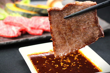 極上 近江牛 肩ロース 焼肉 用 800g 【CB26W】 牛肉 近江牛 霜降り