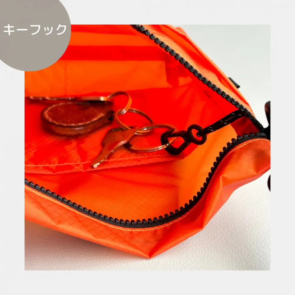 【オレンジ】雨の日にも！ポケット付き軽量ナイロンショルダーバッグ　サコッシュ　撥水ポシェット