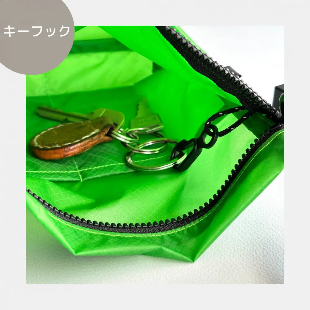 【緑】雨の日にも！ポケット付き軽量ナイロンショルダーバッグ　サコッシュ　撥水ポシェット