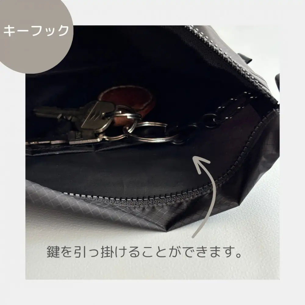 【黒】雨の日にも！ポケット付き軽量ナイロンショルダーバッグ　サコッシュ　撥水ポシェット