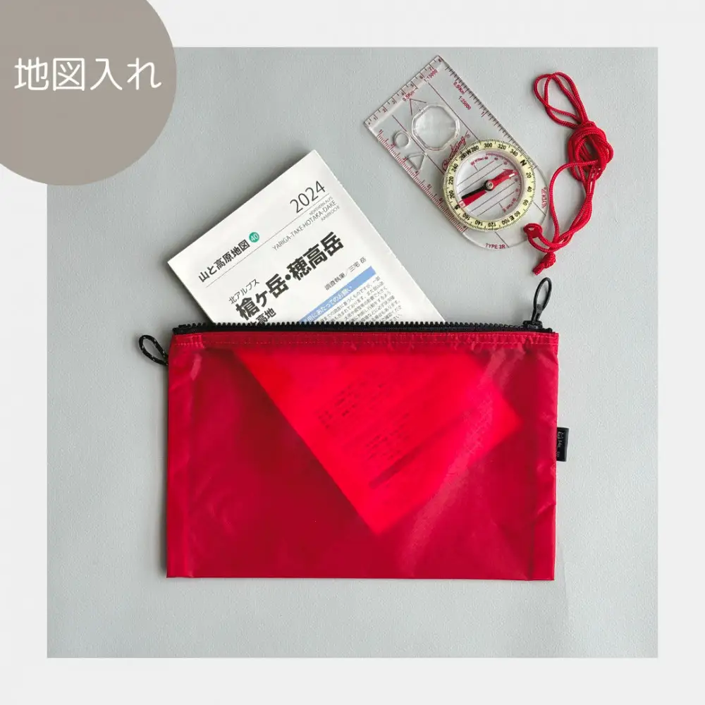 【赤】A6が入るとっても軽いナイロンフラットポーチ（マチなし）旅行用や化粧品にも