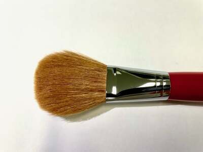 熊野化粧筆 チークブラシ(粗光峰) JWQ20 ギフトBOX(軸色：赤)【メイクブラシ 化粧筆 チークブラシ 粗光峰 化粧 メイク コスメ 美容 立体感 熊野筆 伝統工芸 職人技 高級筆 ギフト 贈り物】 21-56