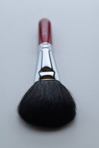 熊野化粧筆 フェイスパウダーブラシ 灰リス・粗光峰混毛 メイクアップブラシ【メイクブラシ 化粧筆 フェイスブラシ 灰リス 粗光峰 仕上げ 立体感 透明感 熊野筆 伝統工芸 職人技 高級筆】 22-35