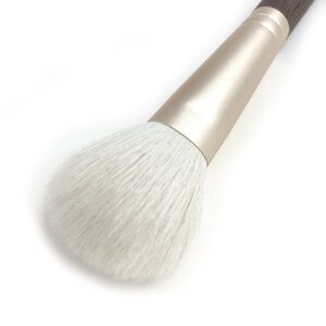 熊野化粧筆 ふわふわチークブラシ【ホワイトトップ】【メイクブラシ 化粧筆 チークブラシ 化粧 メイク コスメ 美容 立体感 透明感 ツヤ感 ナチュラルメイク しっかりメイク 熊野筆 伝統工芸 職人技 高級筆】 23-44