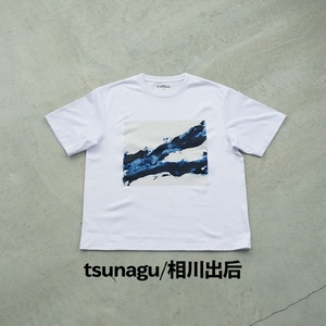 ＜新登場＞VOICE GATHERING アートプリントT-Shirt(tsunagu・Lサイズ・1枚) Tシャツ 半袖 トップス ホワイト 白 クルーネック M L サイズ アート デザイン 前面 プリント アーティスト デザイナー 【m103-01-aikawa01-L】【パルファン】