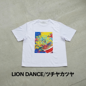 ＜新登場＞VOICE GATHERING アートプリントT-Shirt(LION DANCE・Mサイズ・1枚) Tシャツ 半袖 トップス ホワイト 白 クルーネック M L サイズ アート デザイン 前面 プリント アーティスト デザイナー 【m103-01-tsuchiya01-Ｍ】【パルファン】