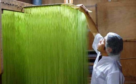 手延べ「鳴門わかめ 芽かぶそうめん」32把 木箱入り