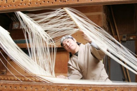 旨味ある麺　国産原料100％使用 手延べそうめん「うずしおの華」1.2ｋg・「淡路だしの素」1本セット