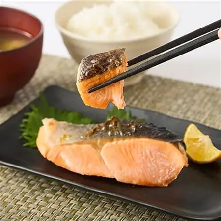 【正規品】厚切りプレミアム塩銀鮭切身 1.5kg(12～18切入)【配送不可地域：離島】【1697770】