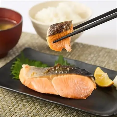 【直火焼き魚】銀鮭塩焼き 6切入 加熱済【配送不可地域：離島】【1700119】