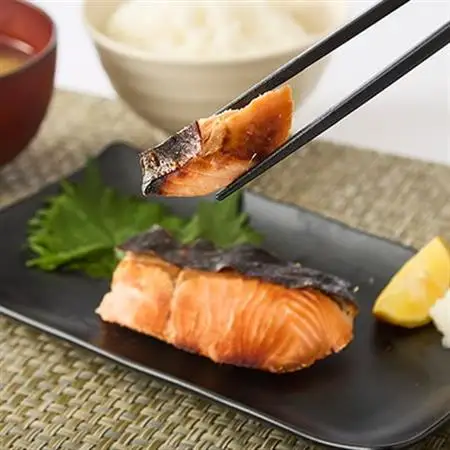 【直火焼き魚】銀鮭西京焼 2切入 加熱済【配送不可地域：離島】【1700280】
