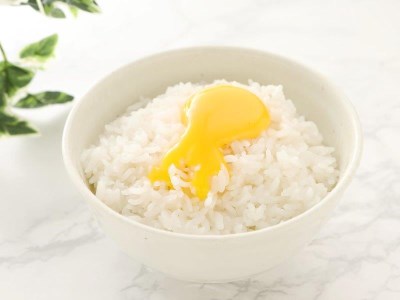 定期便！白州郷牧場の平飼い卵30個×6か月 [h066]