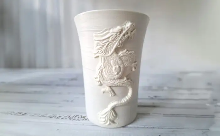 【瀬戸焼】 昇り龍 ぐい呑 青磁 【立峰陶苑】 / 酒器 カップ ぐい呑み ギフト / 瀬戸市[BBEJ002]