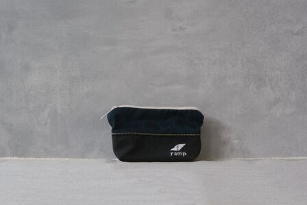 小物ポーチ （青） バッグ ポーチ デニム生地 ステッチ 尾州デニム 万能 便利 スタイリッシュ コンパクト 小物 愛知県 知多市