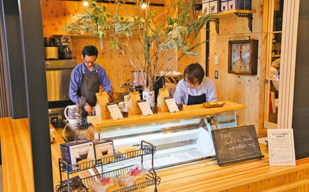 【定期便】自家焙煎コーヒー豆 メガネブレンド 中深煎り 合計200g 100g×2袋＜全6回＞ 定期便 自家焙煎 コーヒー豆 珈琲豆 豆のまま コーヒー 珈琲 FLAT COFFEE 定期配送 6回 6ヶ月連続 F6T-948