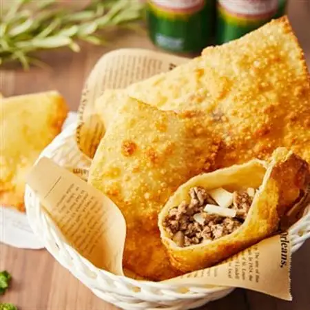 【冷凍】ブラジルの定番おやつ「パステル」お試し3種類6個入り(ミート/チーズ/チョコ＆マシュマロ)【配送不可地域：離島】【1444646】