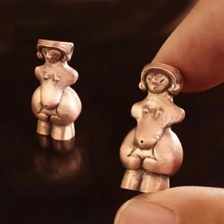 【縄文アクセサリーDo_goods】国宝土偶「縄文のビーナス」ミニオブジェ  659-334【配送不可地域：離島】【1534369】