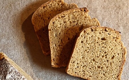 薪窯パン 有機アインコーン 2個 【 農家パン VERUM 】 ／ パン ぱん ブレッド ベーカリー 古代小麦 薪窯 薪窯焼き 薪窯焼 石窯パン 石窯 卵不使用 乳製品不使用 乳不使用 自家製発酵種 国産 素材にこだわった 手づくり 手作り こだわり 冷蔵  冷蔵便 東北 岩手県 八幡平市 はちまんたい おすすめ