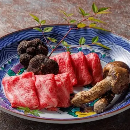 神戸牛 しゃぶしゃぶすき焼き 肩ロース 1.2kg 【雄三郎監修】 食べログ百名店【配送不可地域：離島】【1714436】