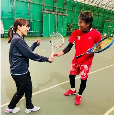 【中級者向け】世界マスターズランキングトップ10入りプロによるテニスパーソナルレッスン(1回分)【1706590】