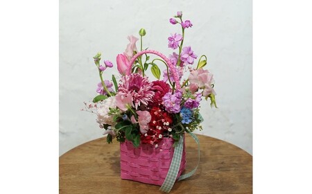 【12回定期便】季節の生花カラーバスケットフラワーS / お花 フラワー ミニサイズ アレンジメント カラーバスケット おしゃれ インテリア 省スペース プチギフト おまかせ 手作り 雑貨 季節の便り 初心者 高知【株式会社tomoni】[ATCG058]