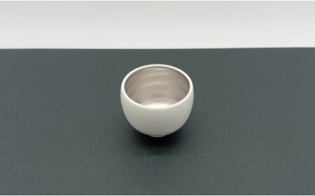 有田焼 輝くシリーズ スタイリッシュ！ ぐい呑み ペアセット ゴールド&プラチナ【上福窯】食器 器 うつわ 和モダン 酒器 ぐいのみ おちょこ ペア 2個 セット 35000円 A35-687