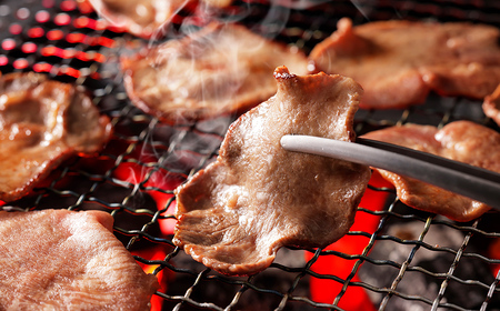 国産 牛タン 薄切り スライス 焼肉 計300g（100g×3袋） 小分け 個包装 北海道 牛 肉 牛肉 タン 国内産牛タン キャンプ アウトドア バーベキュー BBQ 冷凍