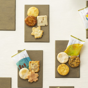 カルタ百人一首 化粧箱 (小) あられ おかき 小倉山荘 [1666]