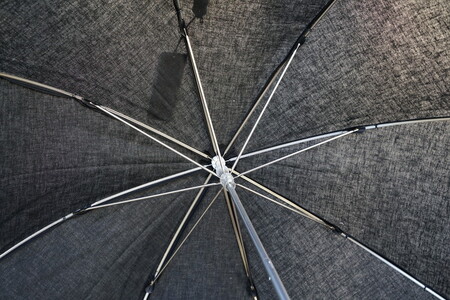 雪華模様の刺繍入り日傘（晴雨兼用・サイズ50ｃｍ・UV加工・麻50％綿50％）カラー：黒 _BL19