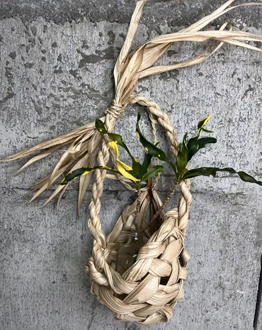 自然が編んだ、花の舞台。「クバの花籠」 YT-4|沖縄県 与那国町 与那国島 民芸 手作り 自然 生活 暮らし 伝統 花籠 贈答 ギフト