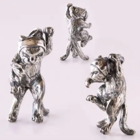 【和の彩 wanoiro】銀製『頬かむりをして踊る猫又』妖怪もののけ根付ジュエリー 659-861【配送不可地域：離島・沖縄県】【1490346】