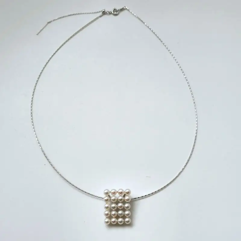 真珠 ネックレス 4.0mm～ 4.4mm シルバー 約45cm スライド 式 パール アコヤ 2WAY ベビーパール アクセサリー ジュエリー ファッション 冠婚葬祭 慶事 誕生日 結婚式 記念日 お祝い 贈答用 贈り物 ギフト プレゼント 普段使い おしゃれ カジュアル / シャープに装う２WAYスクエアパールネックレス