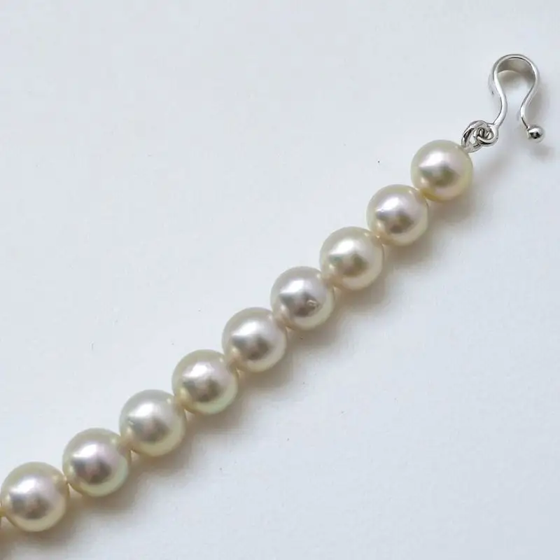 真珠 羽織紐 シルバーグレー 6.0 ～ 6.5mm マグネット 取り外し 簡単 和装 和服 ジュエリー ファッション 冠婚葬祭 慶事 誕生日 結婚式 記念日 お祝い 贈答用 贈り物 ギフト プレゼント 普段使い おしゃれ / マグネットで取り外し簡単、グレーパールの羽織紐