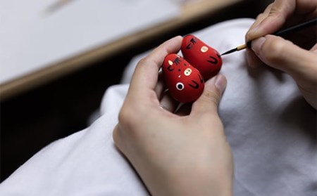 【縁起置物】「幸せを運ぶ牛」「子どもの守り神」あかべこ6号（長さ27.0cm） F4D-0154