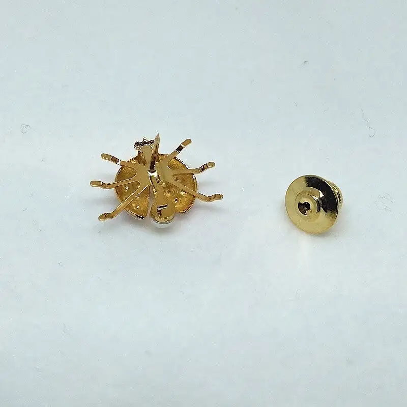 2109 真珠ピンブローチ・てんとう虫（ピンク）（淡水本真珠・ボタン） 贈り物 かわいい カジュアル オシャレ クリスマスプレゼント アクセサリー