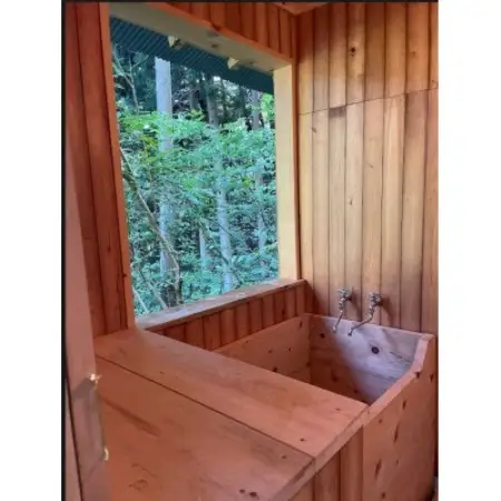 林間にそびえる展望デッキで、プライベートキャンプ利用券(1万円分)【1717562】