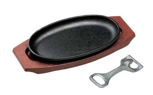 トキワ鉄器 ステーキ皿 ＆ ハンドル付き （ 樹脂台タイプ ） IH対応 小判小 24cm WP301S くわな鋳物 職人 蓄熱性 保温力 お皿 皿 食器 オシャレ 日常使い 重厚感 伝統 匠の技 鉄板 家庭用 プレート 食卓