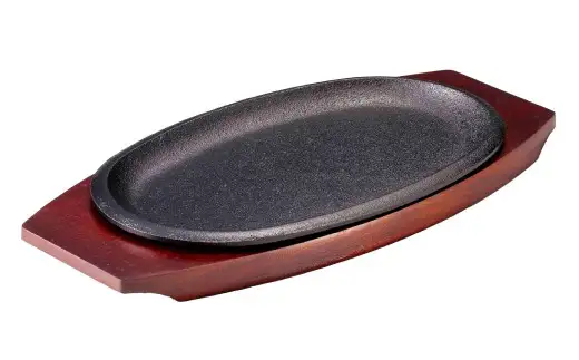 トキワ鉄器 ステーキ皿 ＆ ハンドル付き （ 木台タイプ ） IH対応 小判 （ 浅型 ） 小 25cm 316 くわな鋳物 職人 蓄熱性 保温力 浅型 取っ手 お皿 皿 食器 オシャレ 日常使い 重厚感 伝統 匠の技 食卓 プレート 鉄板 家庭用