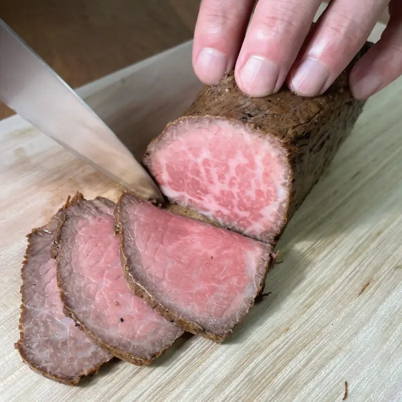 熊野牛ローストビーフ 約300g　牛肉 ブロック 塊 肉 ローストビーフ 国産 和牛 ギフト 国産ローストビーフ モモ肉   肉 お肉  人気 三重県 熊野市 下岡精肉店【sim200A】